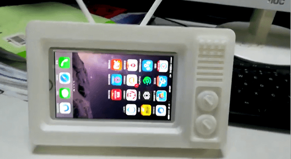 一技術宅的腦洞：3D打印復古電視機竟能‘吃掉’手機！